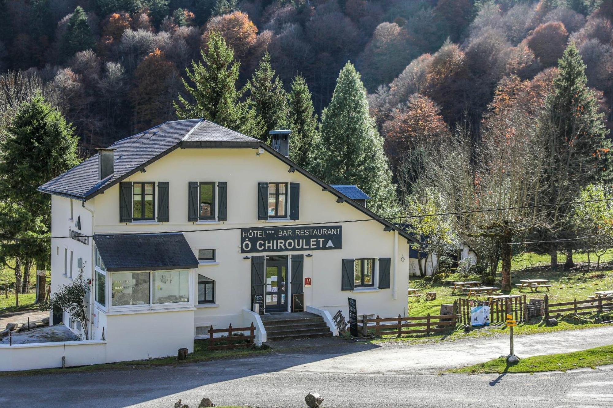 Hotel O Chiroulet Bagnères-de-Bigorre Buitenkant foto